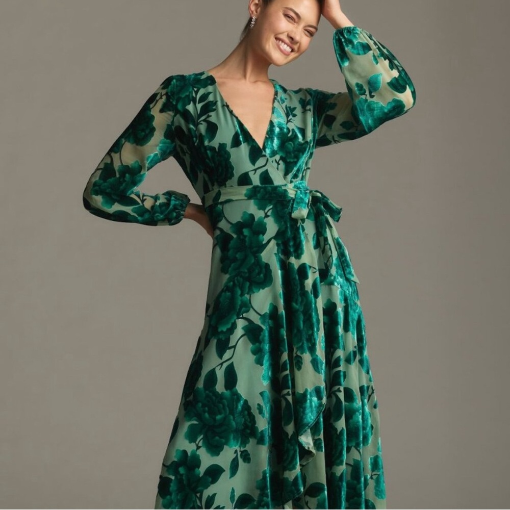 Anthropologie HUTCH  long sleeve v-neck midi velvet green dress size L
